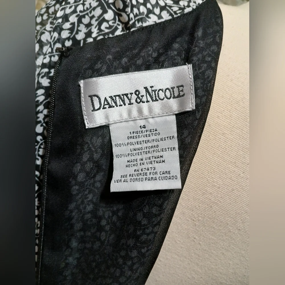 Danny & Nicole‎ Black and White Dress Size 14 - Picture 4 of 5